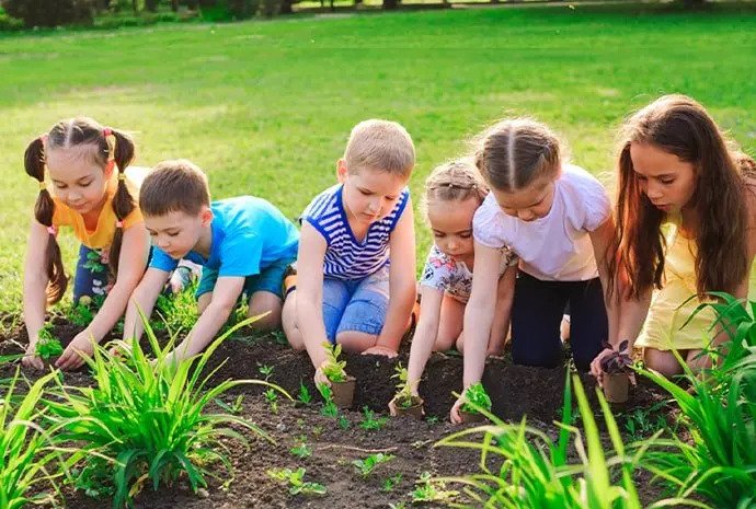 Kids Planting — Early Learning in Highfields, QLD